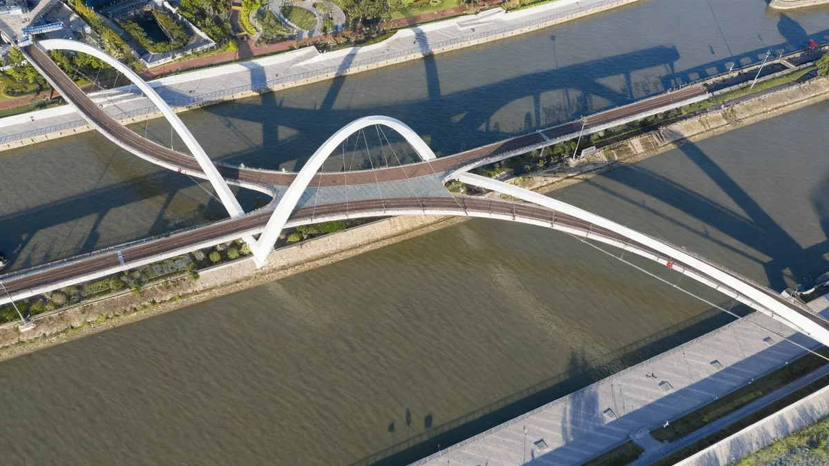 Zaha Hadid Architects Unveils Hangzhou Footbridge