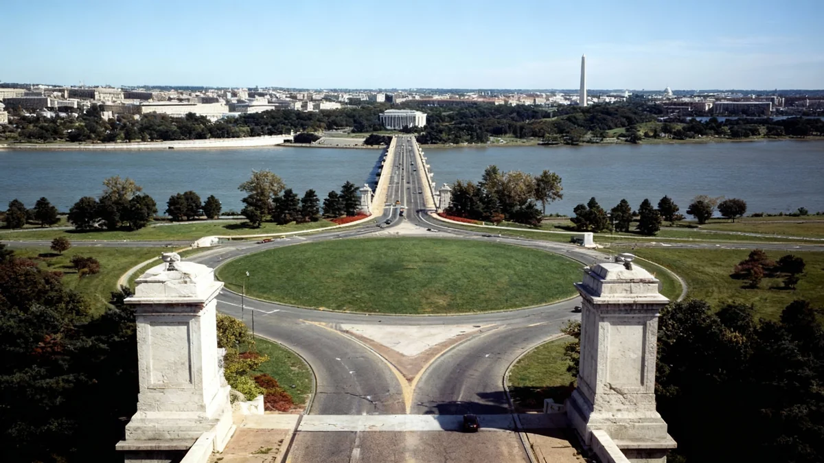 Trump Proposes Classical Arch for America 250 Celebrations