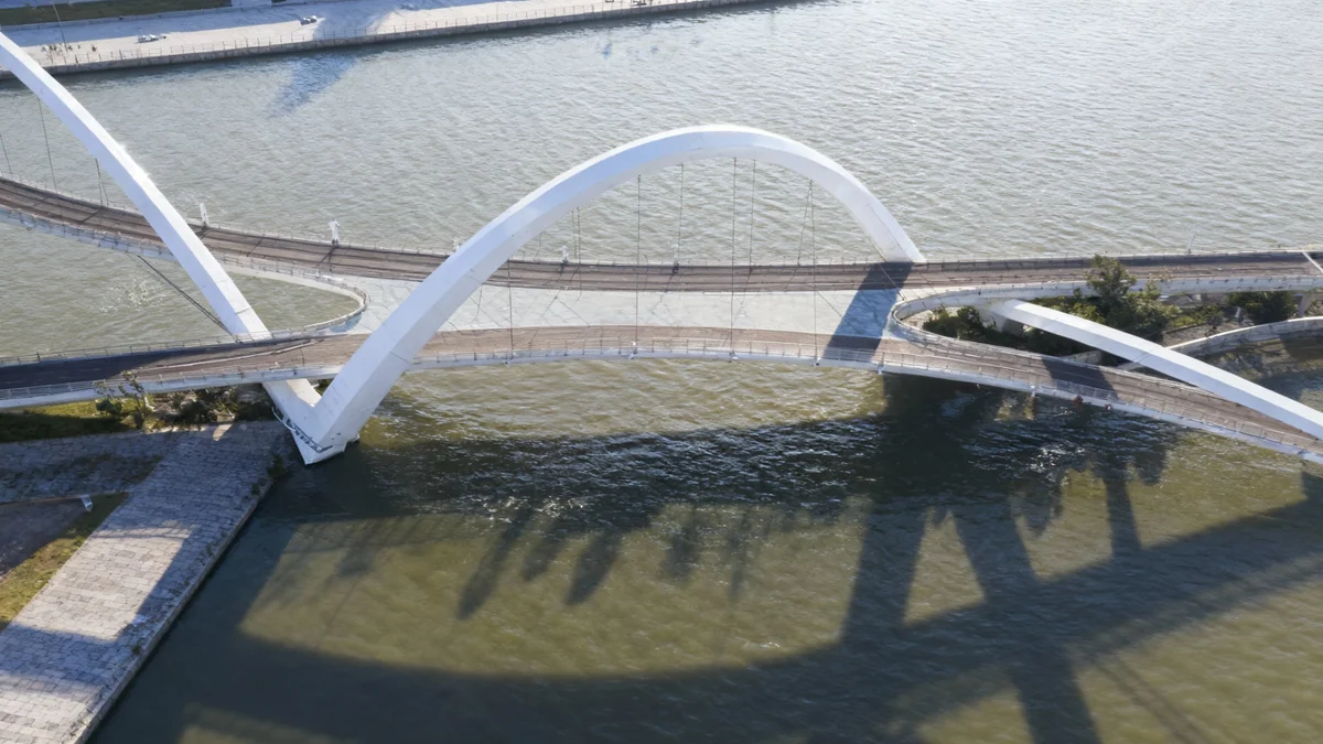 Santiago Calatrava Completes Zurich Building