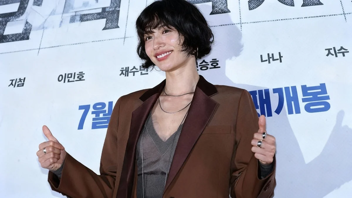 K-pop Star Nana Fights Off Home Intruder in Seoul