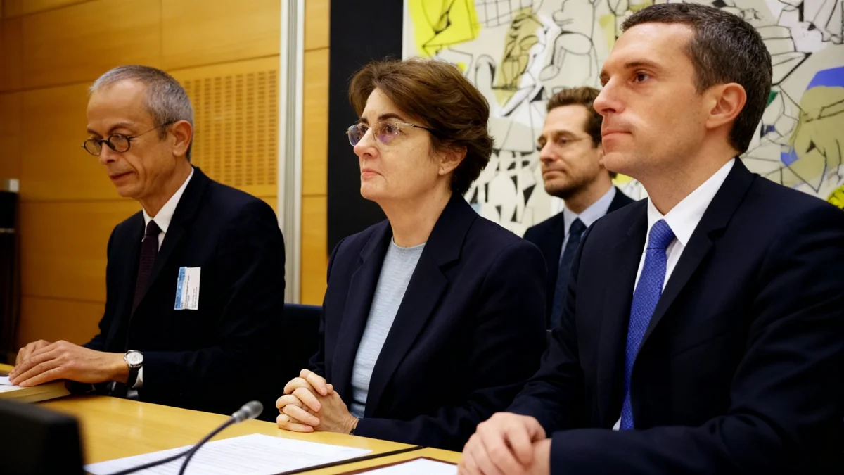 Louvre Director Resigns After Crown Jewels Theft